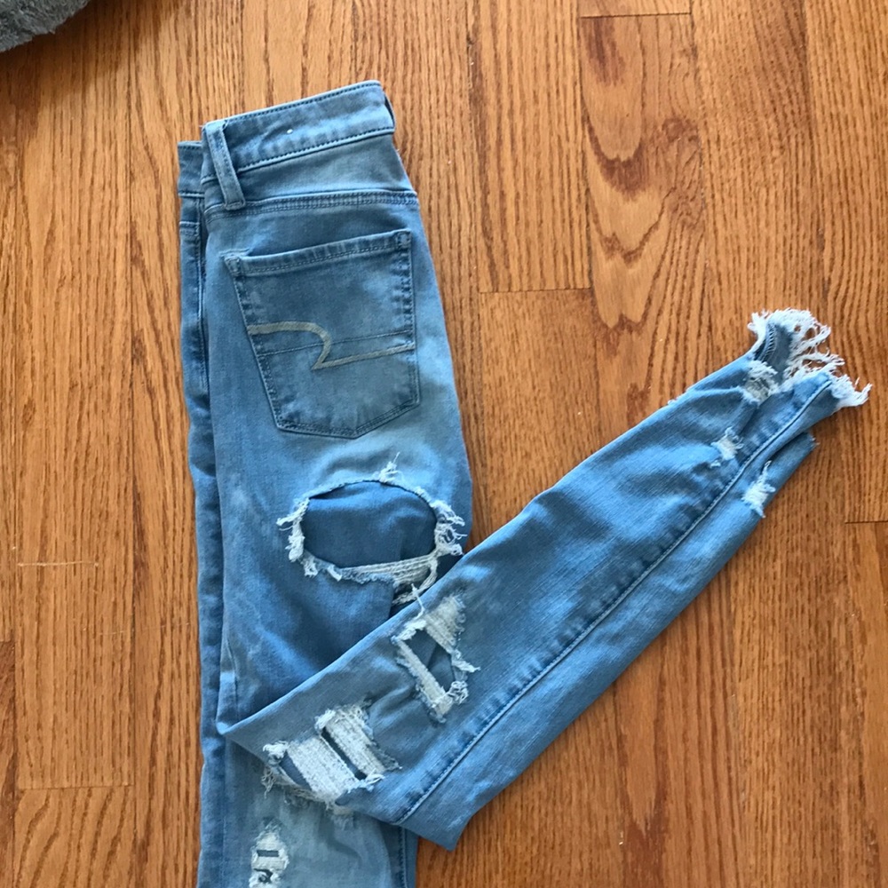 AE 360° Next Level Stretch light wash ripped jean